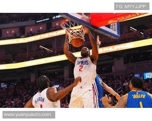 2019季后赛勇士与快船第二场激战回顾球迷热情高涨的精彩瞬间